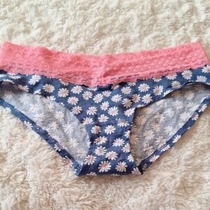 Victoria's Secret Pink/Blue Floral and Cream Lace Panties Set Size M